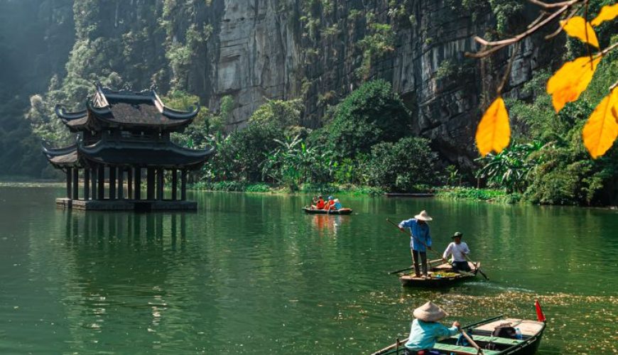 Trang An Boat Trip in Ninh Binh