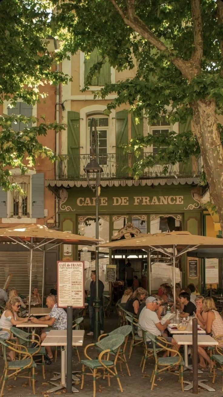 15 FAMOUS PARIS CAFES YOU SHOULD VISIT