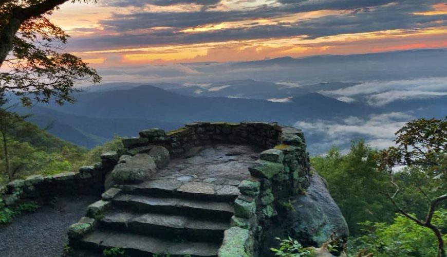 The Breathtaking Overlook In Virginia That Lets You See For Miles And Miles