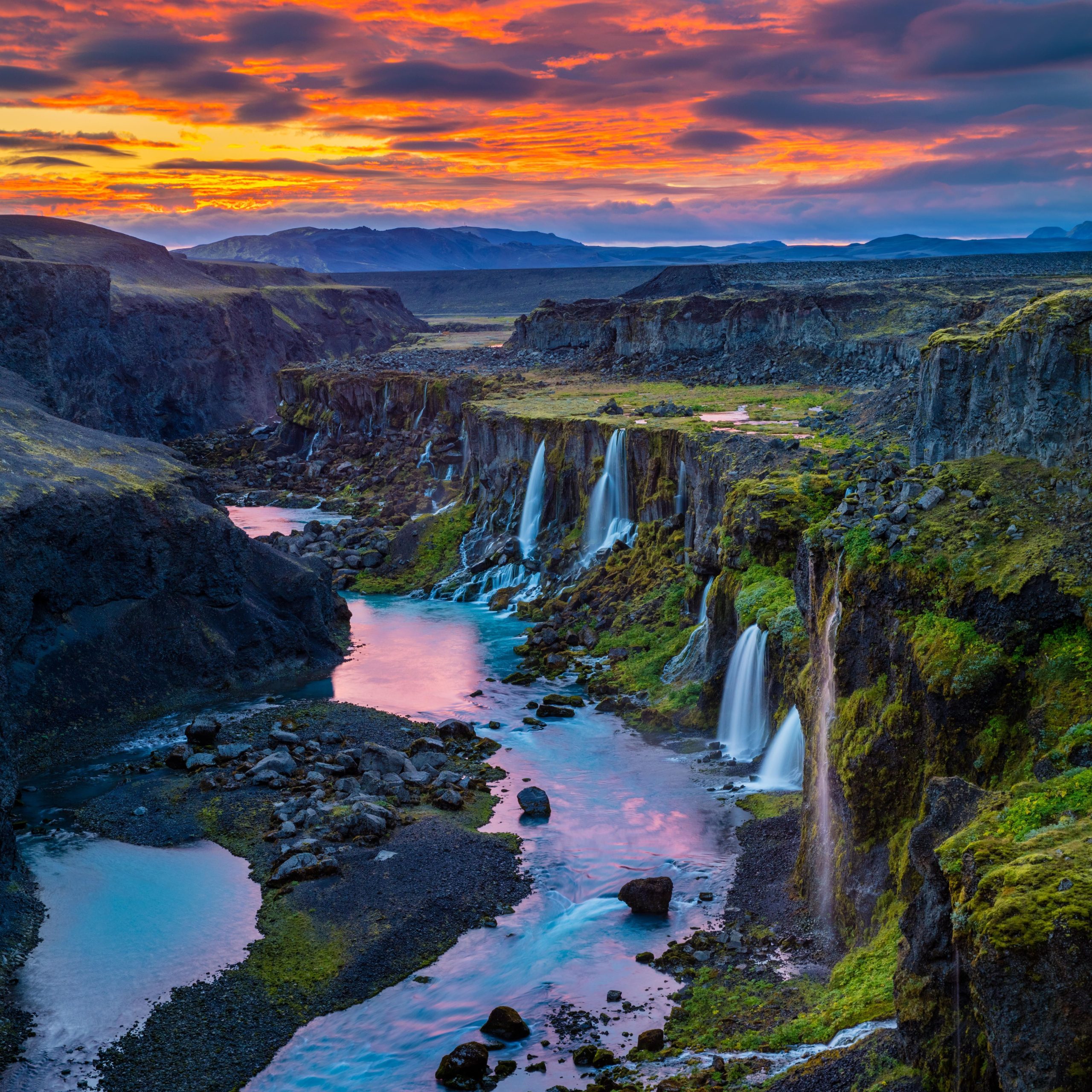 15 jaw-droppingly beautiful waterfalls in Iceland