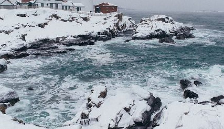 Picture-Perfect Lighthouses in Winter (Photos)