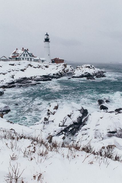 Picture-Perfect Lighthouses in Winter (Photos)