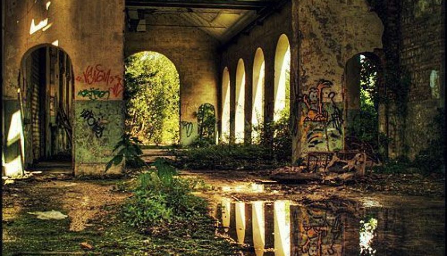 30 Striking Photos Showing the Beauty of Urban Decay – The Photo Argus