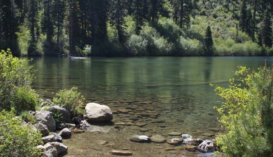 Everyone Should Visit The Hidden Castle Lake In Northern California At Least Once