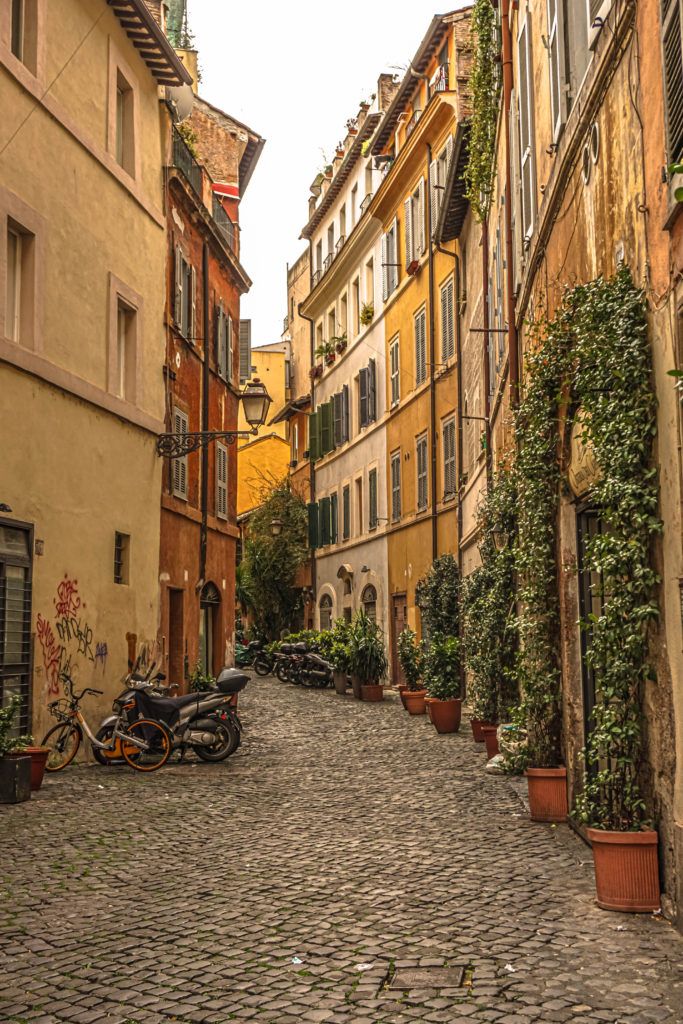 15 Beautiful Streets of Rome You Need To See