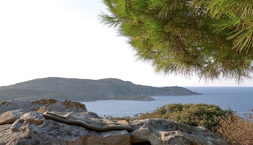 En Corse, une fascinante maison cachée dans la nature