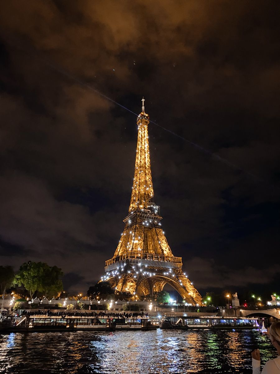 Eiffel Tower Sparkle