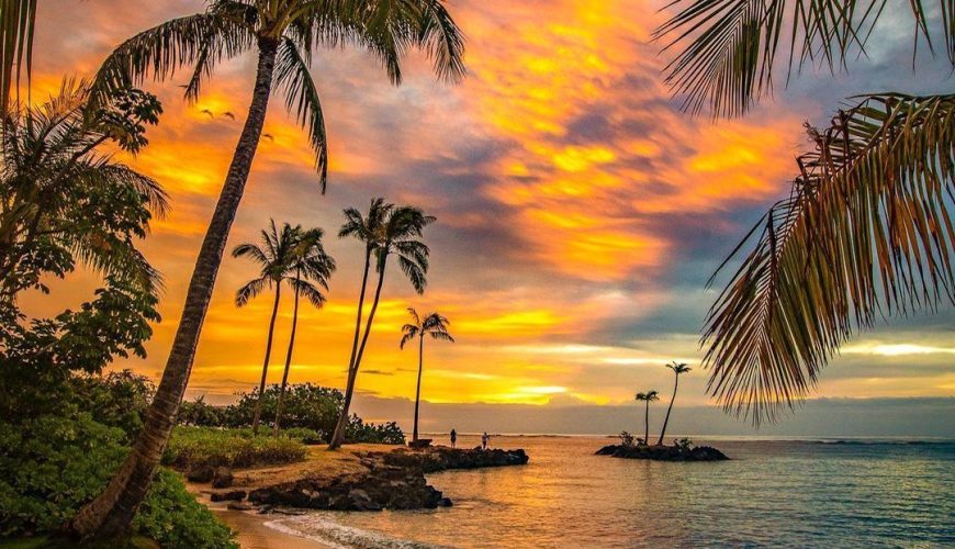 Best Honeymoon Places In Hawaii + Top Resorts