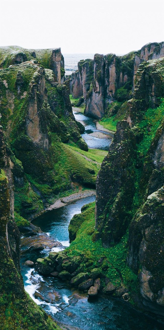 Best Photography Landscapes In Iceland – Fjaðrárgljúfur Canyon