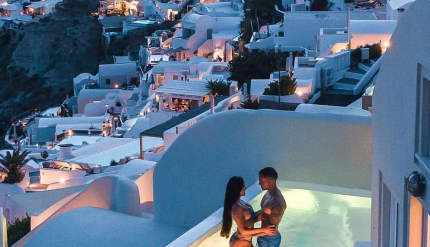 Which part of Santorini is best for honeymoon?